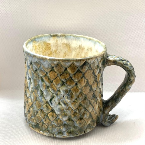 Taza escamas con cobalto y esmalte blanco